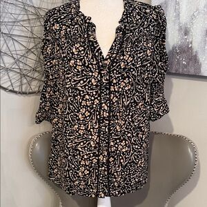 Wit & Wisdom black and cream floral print smocked top size Large